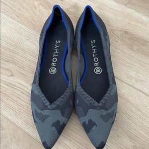 Rothy’s grey camo point